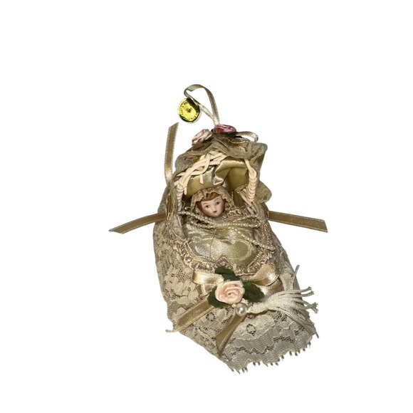 Kurt Adler 1990 Baby Doll In Lace Cradle With Ribbon & Floral Accents - Picture 1 of 5